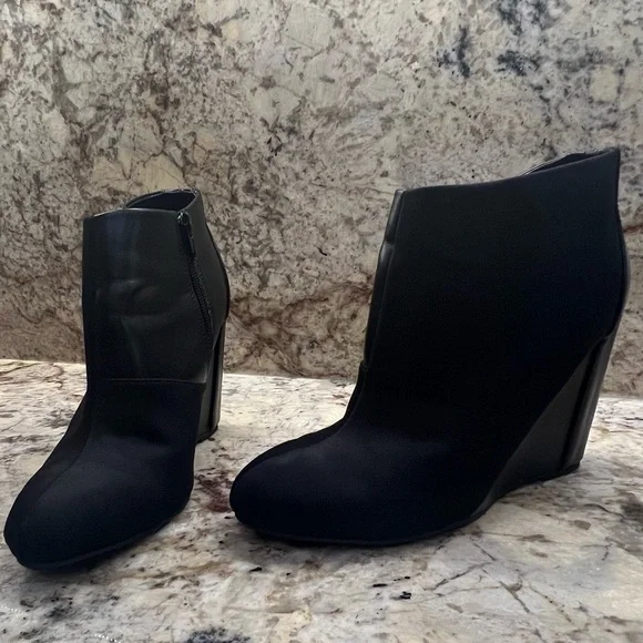 Charles by Charles David Wedge Booties, Black, Size 9 - Picture 4 of 11